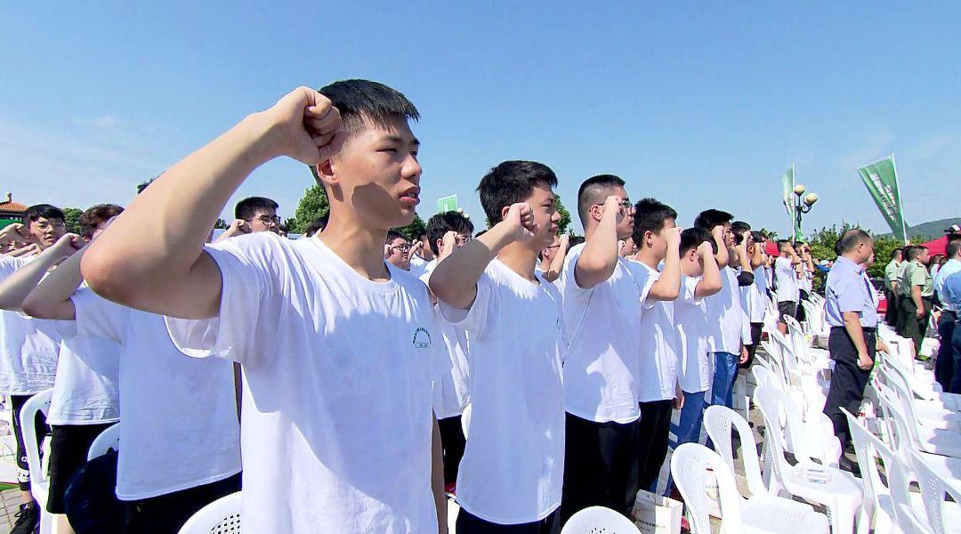 兵役登記證上大學(xué)一定要嗎？詳解兵役登記與大學(xué)入學(xué)要求，關(guān)于兵役登記證與大學(xué)入學(xué)要求的詳解，是否上大學(xué)必須持有兵役登記證？