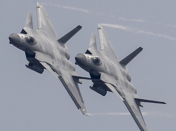 軍事震撼，20架轟炸機(jī)傾瀉240枚導(dǎo)彈的力量展示，軍事震撼，20架轟炸機(jī)傾瀉導(dǎo)彈力量展示日