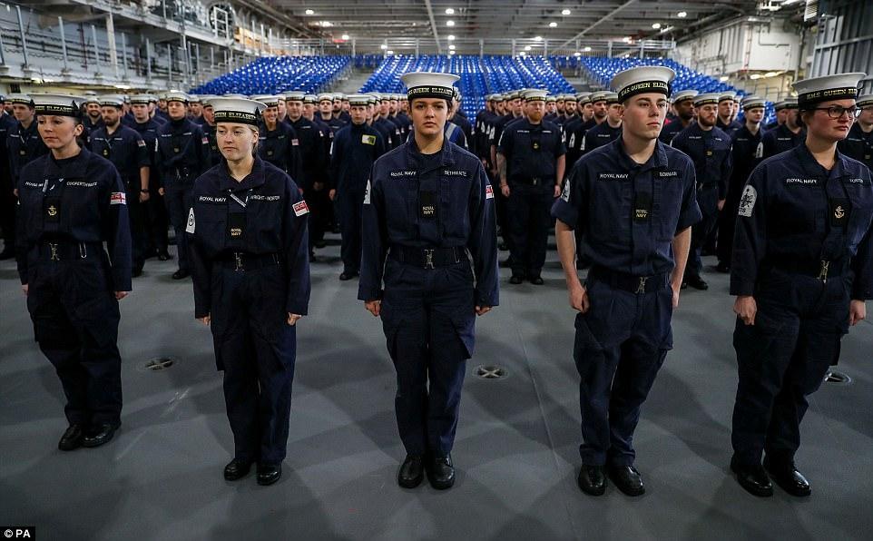 伊麗莎白女王號航母圖片，展現(xiàn)英國海軍力量的驕傲，伊麗莎白女王號航母展示英國海軍力量的風采