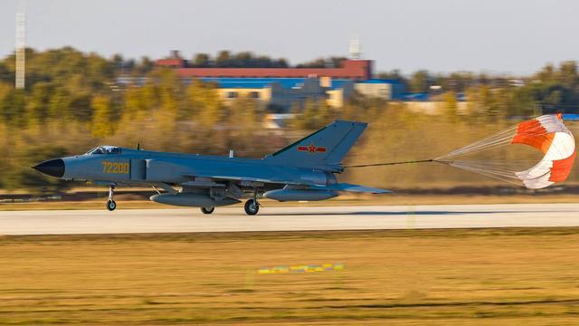 關(guān)于2022年殲-7還有多少架的探討，探討，殲-7戰(zhàn)機(jī)在2022年的數(shù)量概況