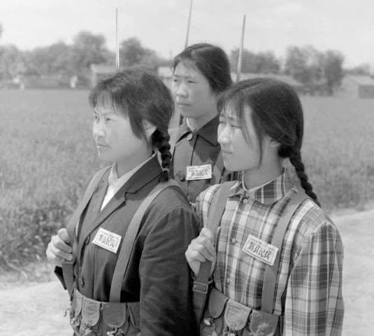 中國(guó)女兵老照片，歷史中的巾幗英雄形象展現(xiàn)，中國(guó)女兵老照片，歷史巾幗英雄形象展