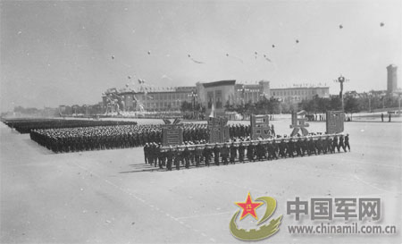 重溫歷史瞬間，探索1959年國(guó)慶閱兵視頻，重溫歷史瞬間，探索經(jīng)典，回顧1959年國(guó)慶閱兵盛況