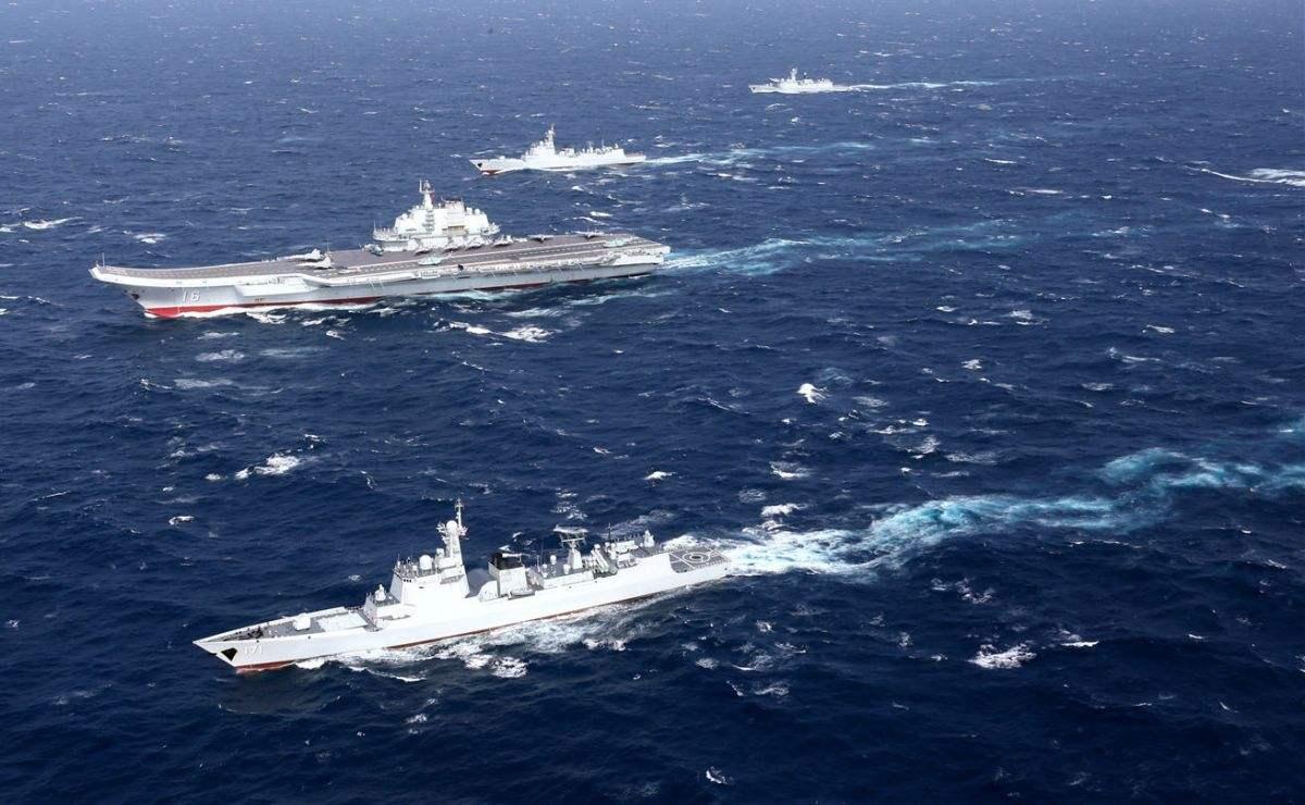 聚焦國(guó)際海域，中國(guó)戰(zhàn)艦圍觀英艦背后的故事，聚焦國(guó)際海域，中國(guó)戰(zhàn)艦視角下的英艦背后故事