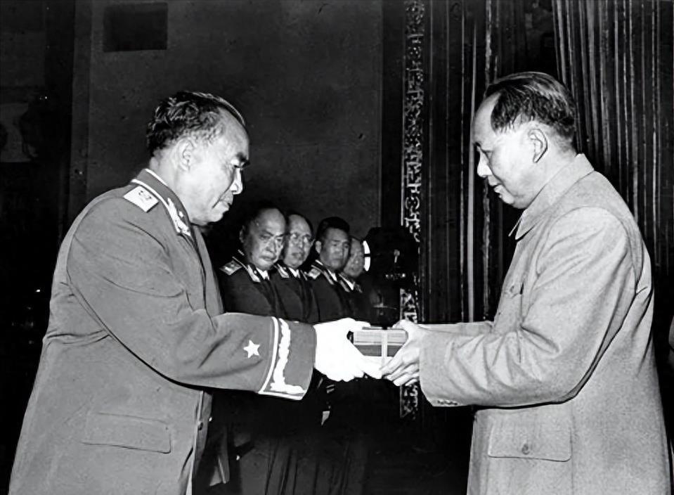 井岡山艦是什么級(jí)別的軍事力量？全面解讀中國(guó)海軍新銳艦艇，全面解讀中國(guó)海軍新銳艦艇，井岡山艦的軍事級(jí)別與實(shí)力分析