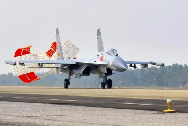 連云港軍用機(jī)場(chǎng)殲-11，揭秘軍事航空的神秘面紗，揭秘連云港軍用機(jī)場(chǎng)殲-11軍事航空的神秘面紗