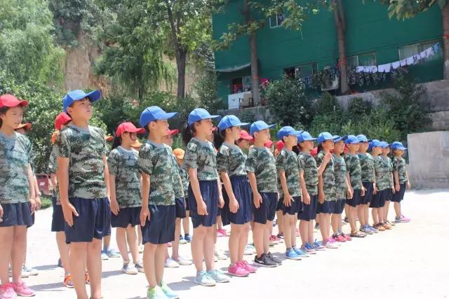 軍事夏令營視頻，體驗軍事訓練，展現(xiàn)青少年風采，軍事夏令營體驗之旅，青少年風采展現(xiàn)與軍事訓練紀實