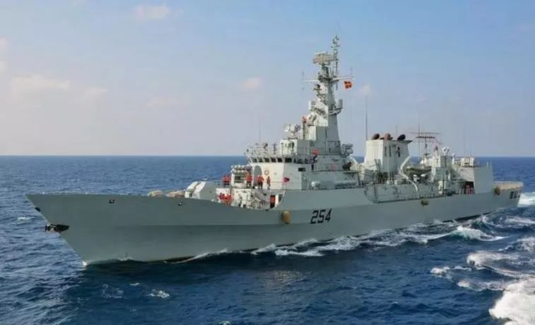 中國目前最先進(jìn)的軍艦，展現(xiàn)強(qiáng)大的國防實(shí)力，中國最尖端軍艦彰顯國防實(shí)力