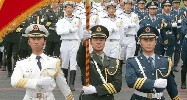 解放軍最新款軍服，技術(shù)革新與軍事力量的象征，解放軍最新款軍服，技術(shù)革新與軍事力量的標(biāo)志
