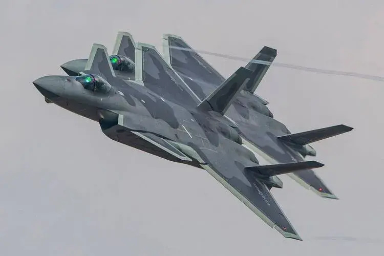 殲-20戰(zhàn)斗機簡筆畫教程與解析，殲-20戰(zhàn)斗機簡筆畫教程詳解及解析