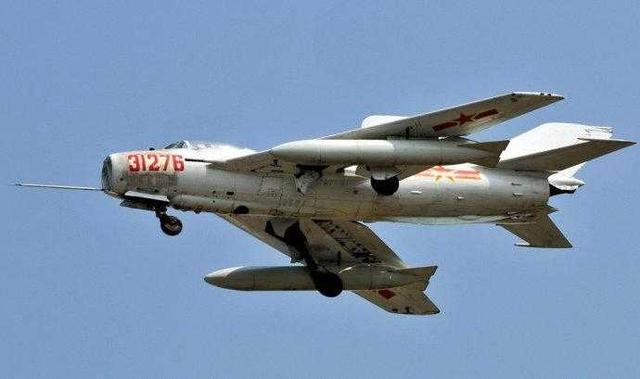 殲6戰(zhàn)斗機高清圖片，歷史、技術特點與現(xiàn)代價值，殲6戰(zhàn)斗機，歷史、技術特點與現(xiàn)代價值的高清圖片展現(xiàn)