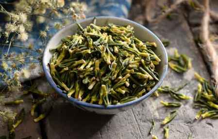 蓮子心泡水喝的功效與禁忌，蓮子心泡水喝的功效及禁忌解析